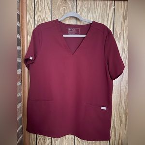 FIGS Casma 3 pocket scrub top